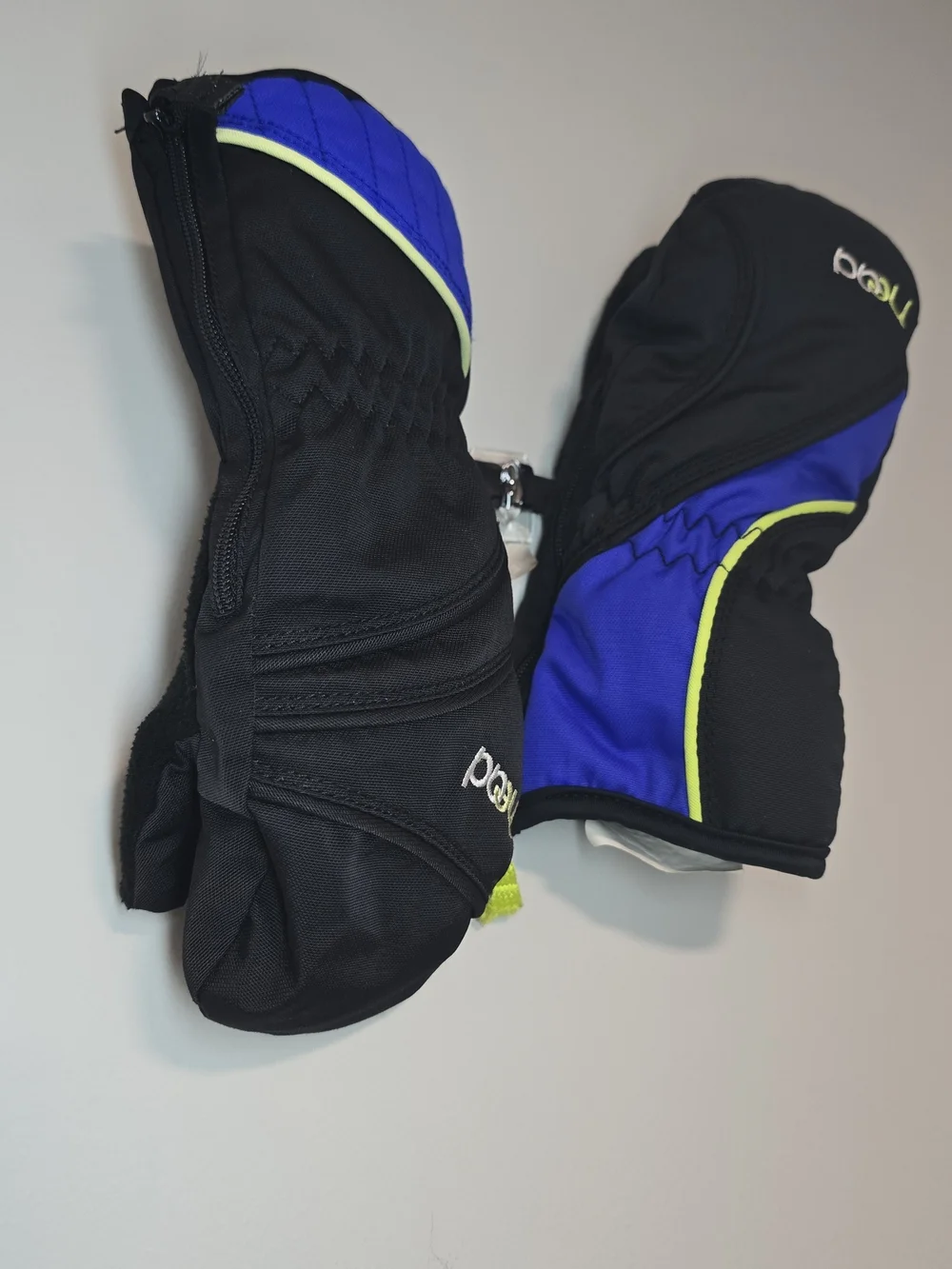 Black Fleece-Lined Water Proof Winter Gloves Easy On With Side Zipper Xsmall